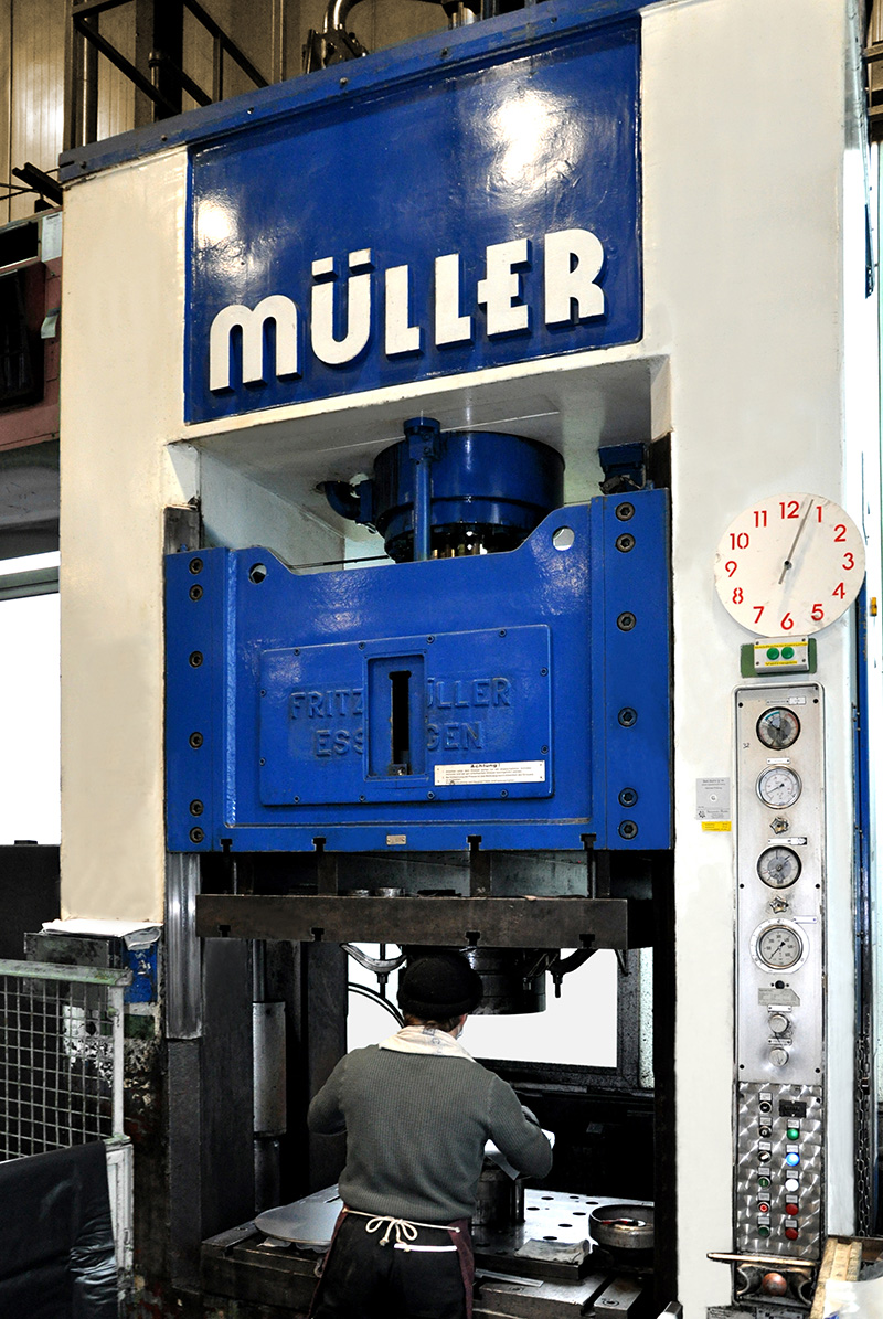 Tiefgezogene Bauteile und Pressentechnik bei ILA-Langner